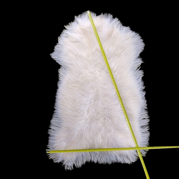 Enormous Icelandic Sheepskin Hides – Limited Availability - Picture 8 of 13